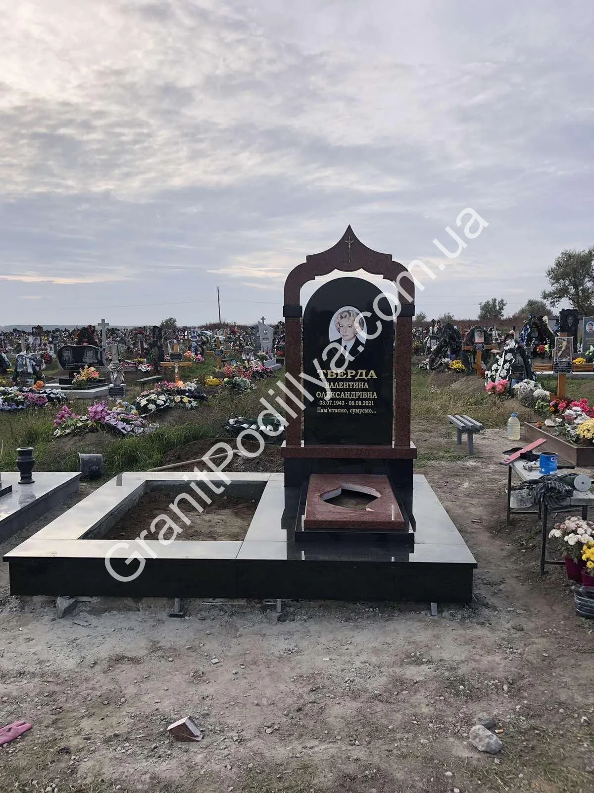 Подвійний пам'ятник з граніту - Кам'янець-Подільський | GranitPodillya